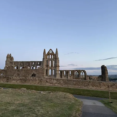 Dracula Seafront, Dog-friendly With On-street Parking Daire Whitby